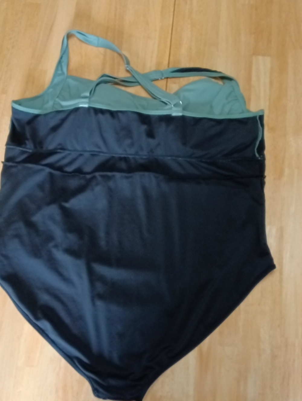 Bloom Chic Twist Front Tummy Control One Piece Swimsuit Preowned - Picture 3 of 11